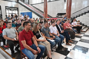 Ugovori za nabavku mehanizacije vredni 100 miliona dinara uručeni mladim poljoprivrednicima