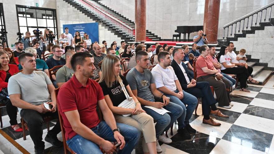 Ugovori za nabavku mehanizacije vredni 100 miliona dinara uručeni mladim poljoprivrednicima