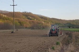 Manite se više mantre "seljak će posejati"