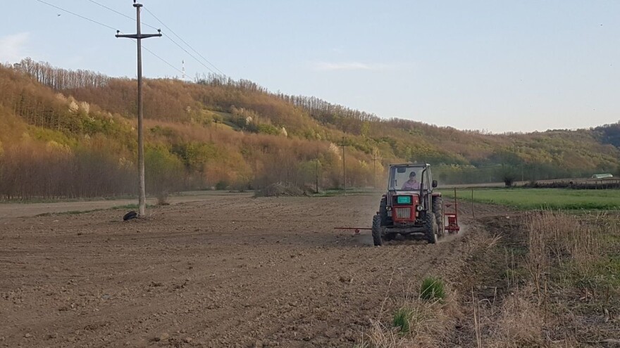 Manite se više mantre "seljak će posejati"