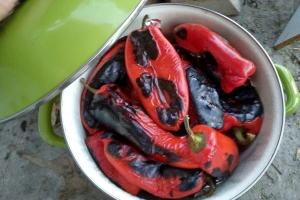 Tradicionalni recepti za spremanje ajvara i kečapa