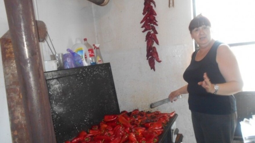 Priprema pečene paprike sa belim lukom!