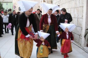 Zaštita paške čipke i slavonskog zlatoveza?