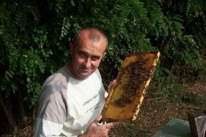 Milanko Barać odustao od pušenja i ušteđeni novac uložio u kupnju prvih košnica