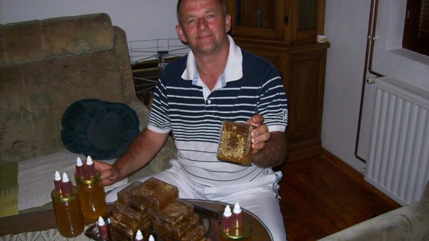 Kasim Mujabašić: Imate li ljubav prema pčelama i prisustvujete činu rojenja pčela - postajete pčelar koji stalno uči i nema kraja