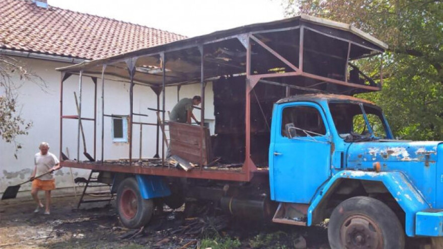 Izgorio kamion s 54 košnice i godinama rada