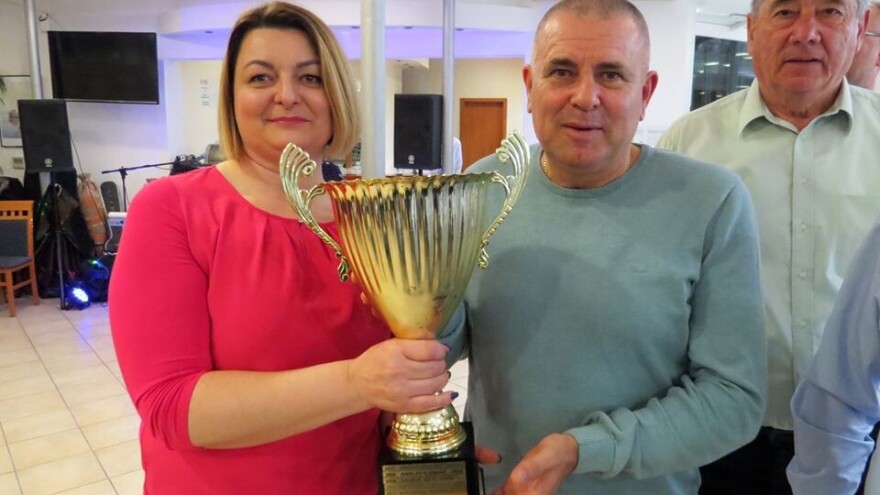 Jedan Povenjak, dva prvaka: Bore Pedić ustupio prijelazni pehar OPG-u Popović