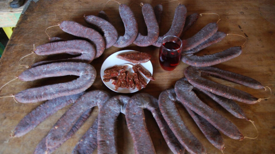 Peglana kobasica izlazi iz sive zone