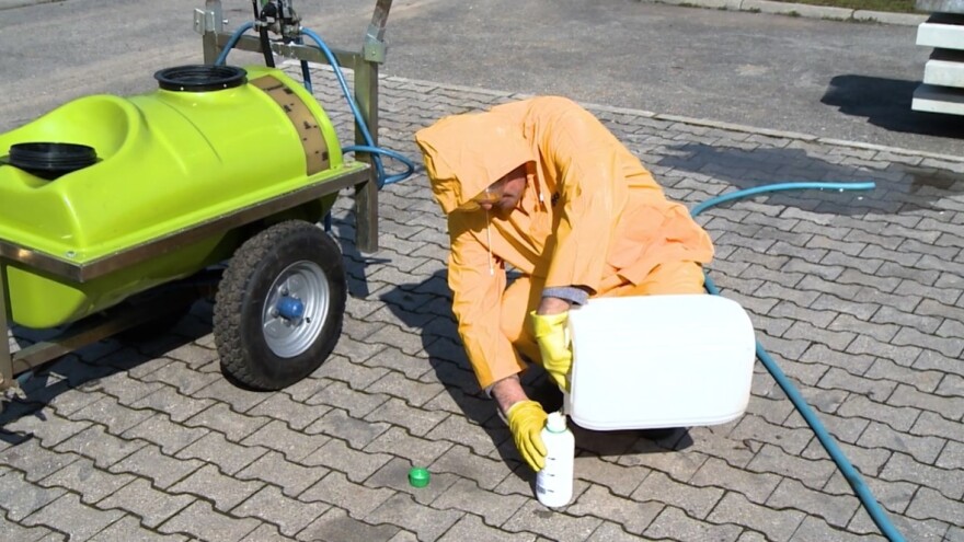 Iako značajni za poljoprivredu, pesticidi su opasni za korisnike i okoliš
