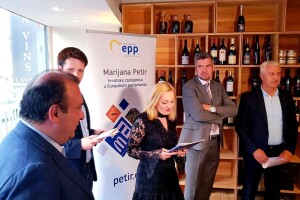 U Bruxellesu uz hrvatska misna vina, šunku i sir proslavljeni Dan državnosti te pet godina članstva u EU