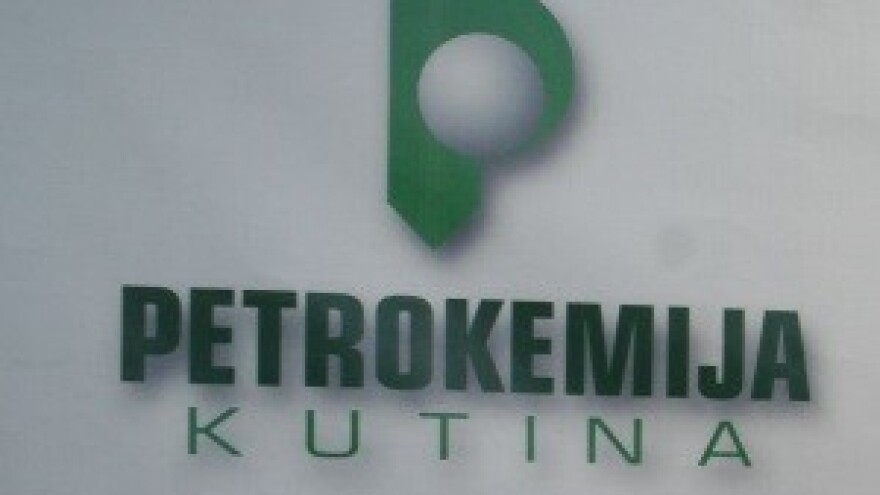 Država prodaje Petrokemiju!