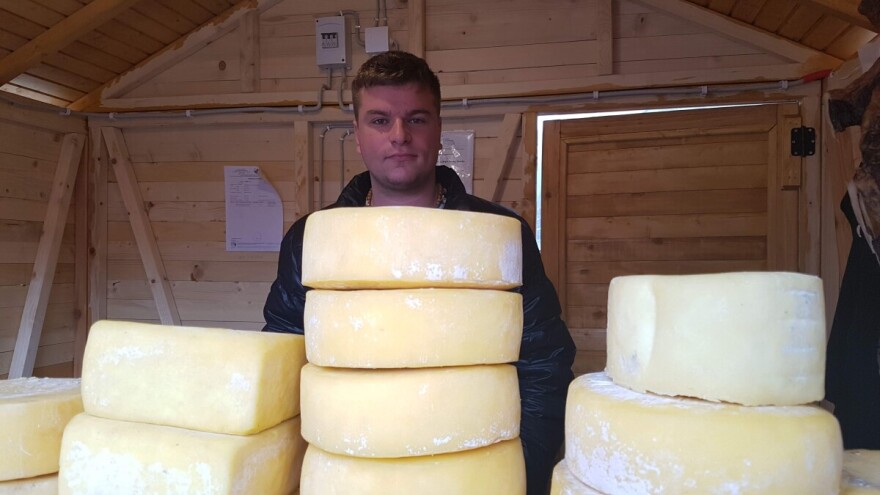 Petrovački sir prikupljaju od domaćina i predstavljaju na sajmovima