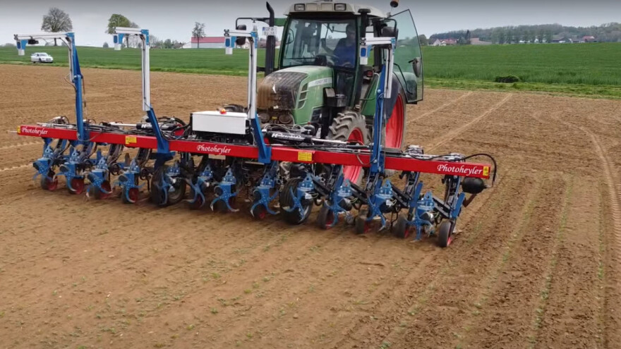 Inteligentna motika kontrolira korov u ekološkoj poljoprivredi