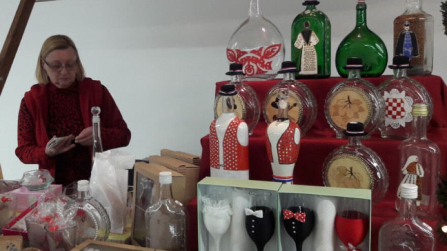 Kroz slikanje vatrom stvara etno baštinu