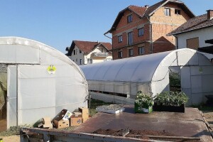 Tržnice, rasadnici i trgovine poljo oprememom nastavljaju sa radom
