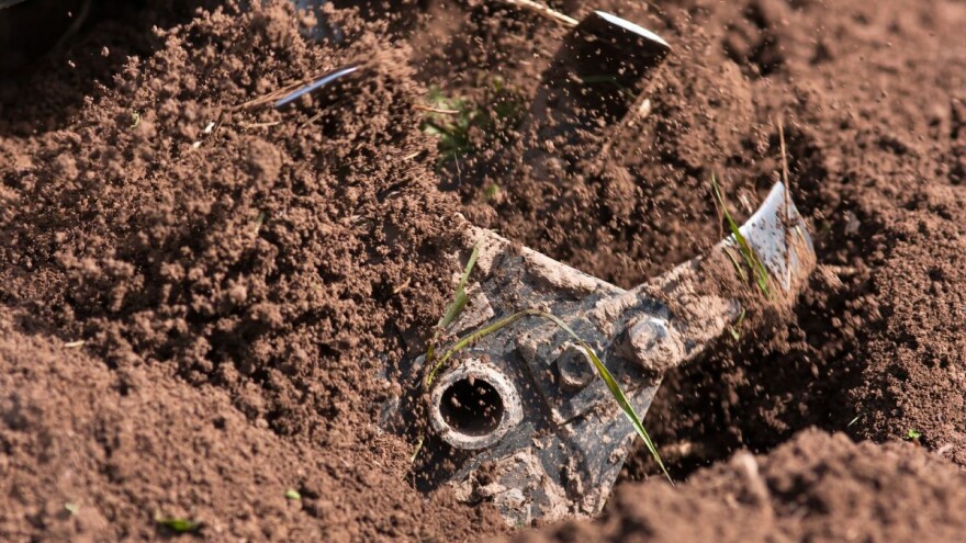 63-godišnjak smrtno stradao u prevrtanju traktora