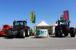 PMT izložio Valtra divove i novu žitnu sijačicu!