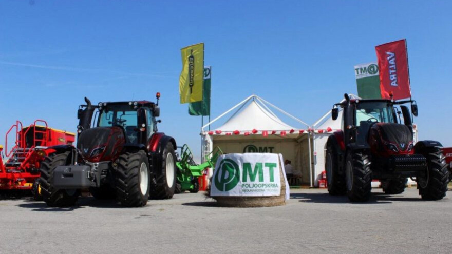 PMT izložio Valtra divove i novu žitnu sijačicu!
