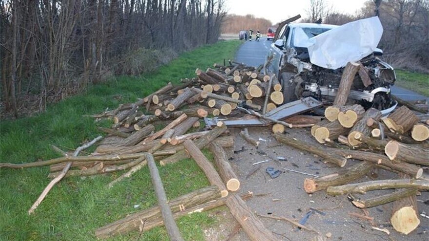 Kod Čakovca dvoje ozlijeđenih u sudaru traktora i automobila, u Baranji traktorom udario Hitnu