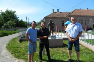 U čast pomoravskih uzgajivača grožđa, podignut spomenik vinogradaru