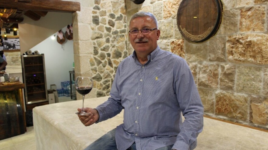 Miro Ćorić: Uz naša vina nudimo i domaću hranu, stranci obožavaju naše zelje