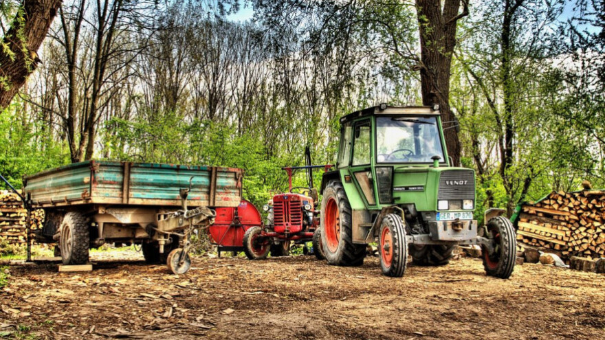 Poginuo u prevrtanju traktora