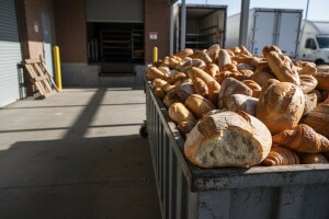 Pola onoga što proizvedemo - bacimo