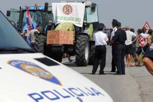 Policija zaustavila seljake prije granice