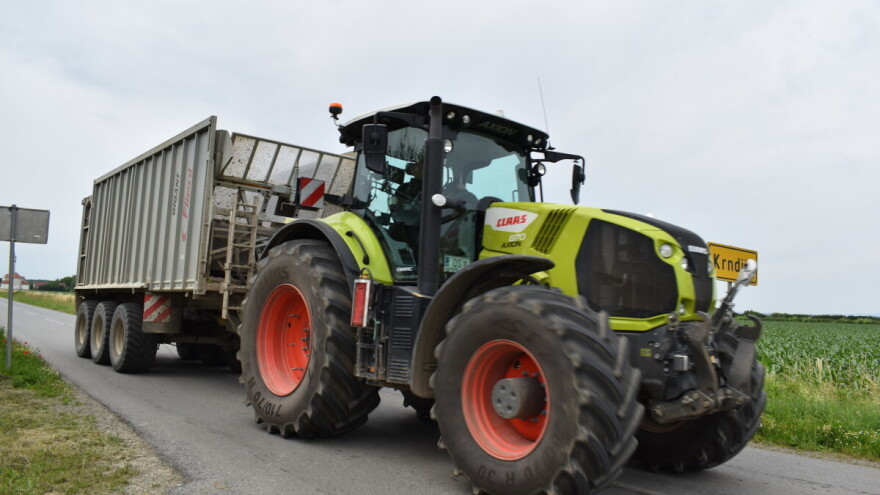 Traktoristi, znate li koje propise u prometu morate poštivati i kakve su kazne?