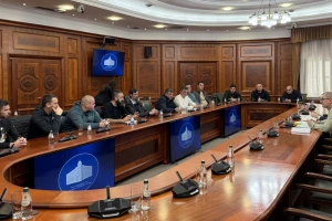 Poljoprivrednici nezadovoljni sastankom, Glamočić kaže: Pregovori sa mlekarama se nastavljaju