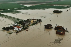 Teško stanje i u Italiji: Uništeni vinogradi, bujica nosi usjeve paradajza, žitarica