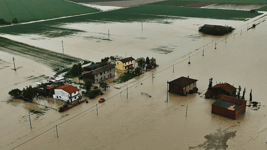 Teško stanje i u Italiji: Uništeni vinogradi, bujica nosi usjeve paradajza, žitarica
