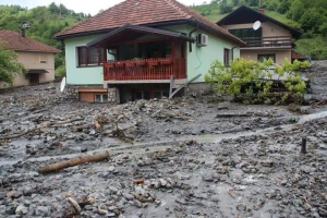 Gradit će kuće uništene i oštećene poplavom