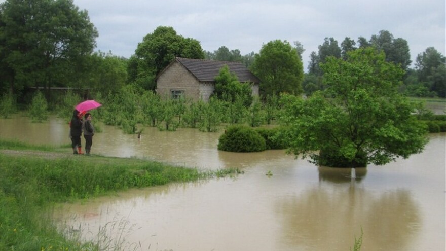 Pod vodom više stotina hektara oranica u Lijevče polju