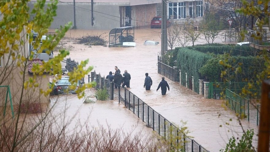 Poplava odnijela stado ovaca, prodrla u kuće i objekte, blokirala promet
