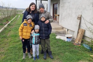 Petočlana porodica dobila kuću na selu - planiraju i grnčarsku radionicu