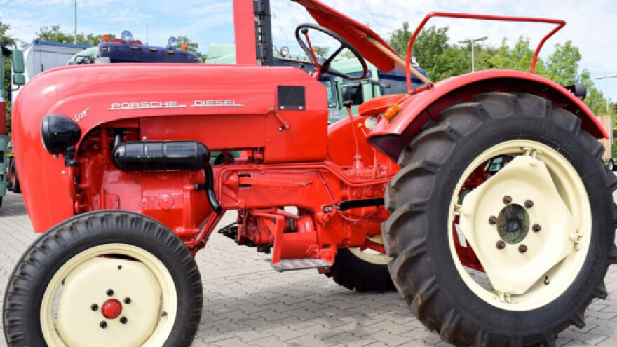 Crveni Porsche Junior sa 14 konja juri Nürburgring-om
