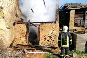 Požar u čačanskom selu: Izgorelo šest krava, tele, svinje, seno