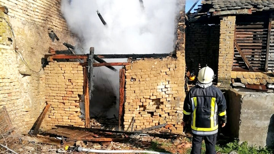 Požar u čačanskom selu: Izgorelo šest krava, tele, svinje, seno