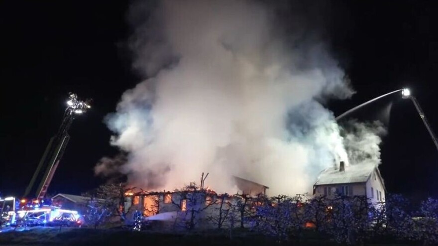 Palili vatru da zaštite voćke od mraza, pa zapalili štalu i kuću - šteta 500.000 evra!