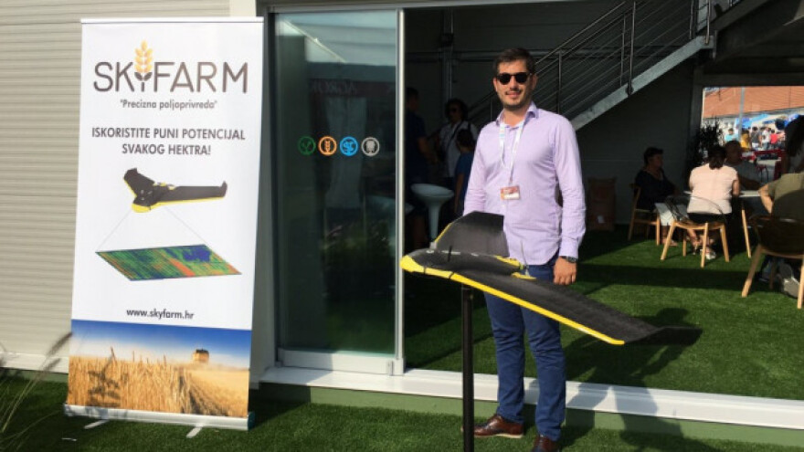 U polje sa dronom, a ne s motikom