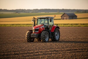 Predstavljena nova serija MF traktora