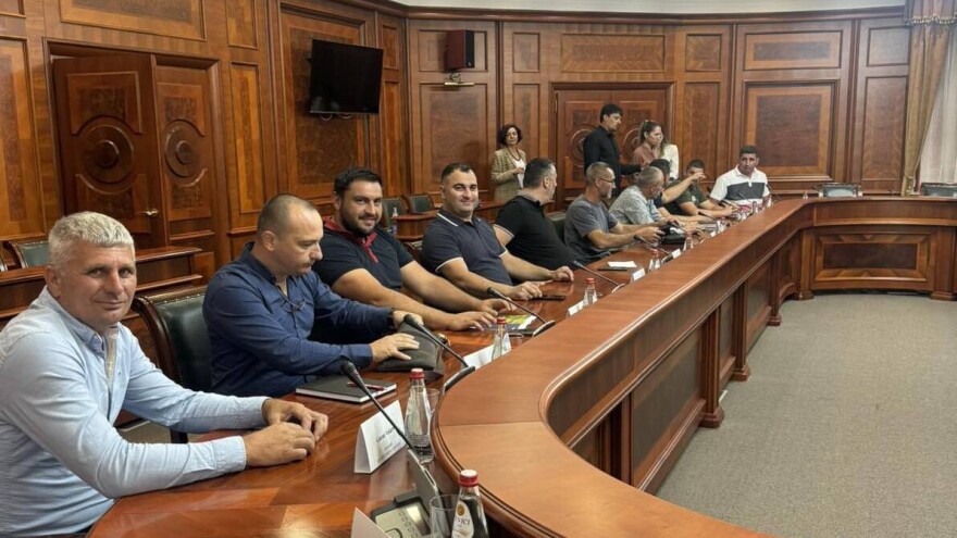 Održan prvi sastanak poljoprivrednika sa Martinovićem, pa zakazan novi: Ministar nije bio pripremljen