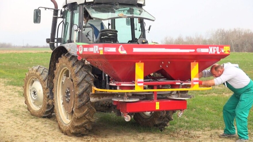 Problemi s mokrim njivama: Ovo je ekstremno, traktori nam upadaju u zemlju!