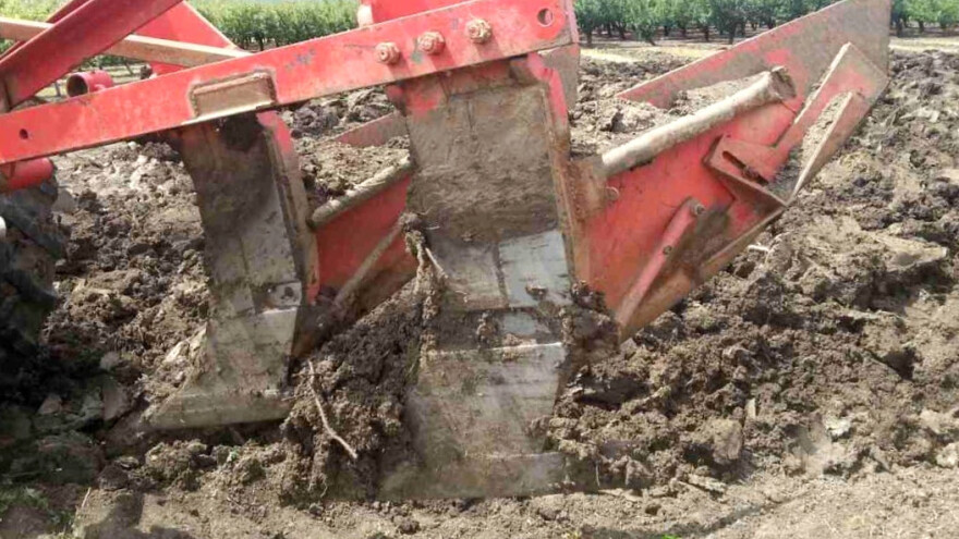 Rigolovanje zemljišta za voćnjak ili vinograd: Kako, čime i kad?