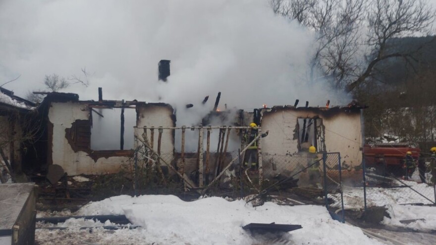 Prodali kuću u Pirotu da bi uzgajali buše, pa im izgorela ona na selu