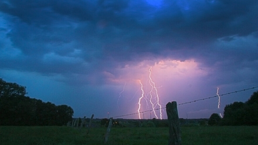 Vrelo s grmljavinom i lokalnim pljuskovima