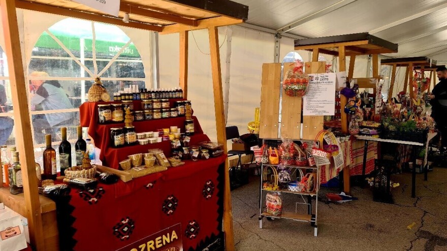Med s Ozrena, cvijeće iz Donjeg Žabara - svega se našlo na sajmu u Modriči