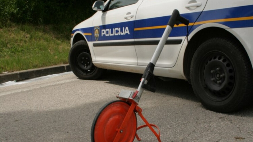 Pijan traktorom udario u automobil i sletio s ceste - u zatvoru je