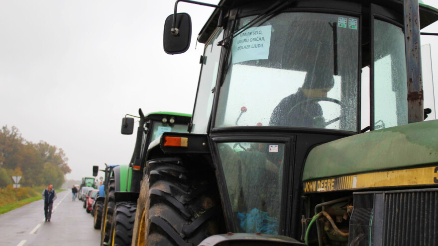 Dio prosvjednika prenoćio na punktovima, na cestu izlaze i dalmatinski poljoprivrednici